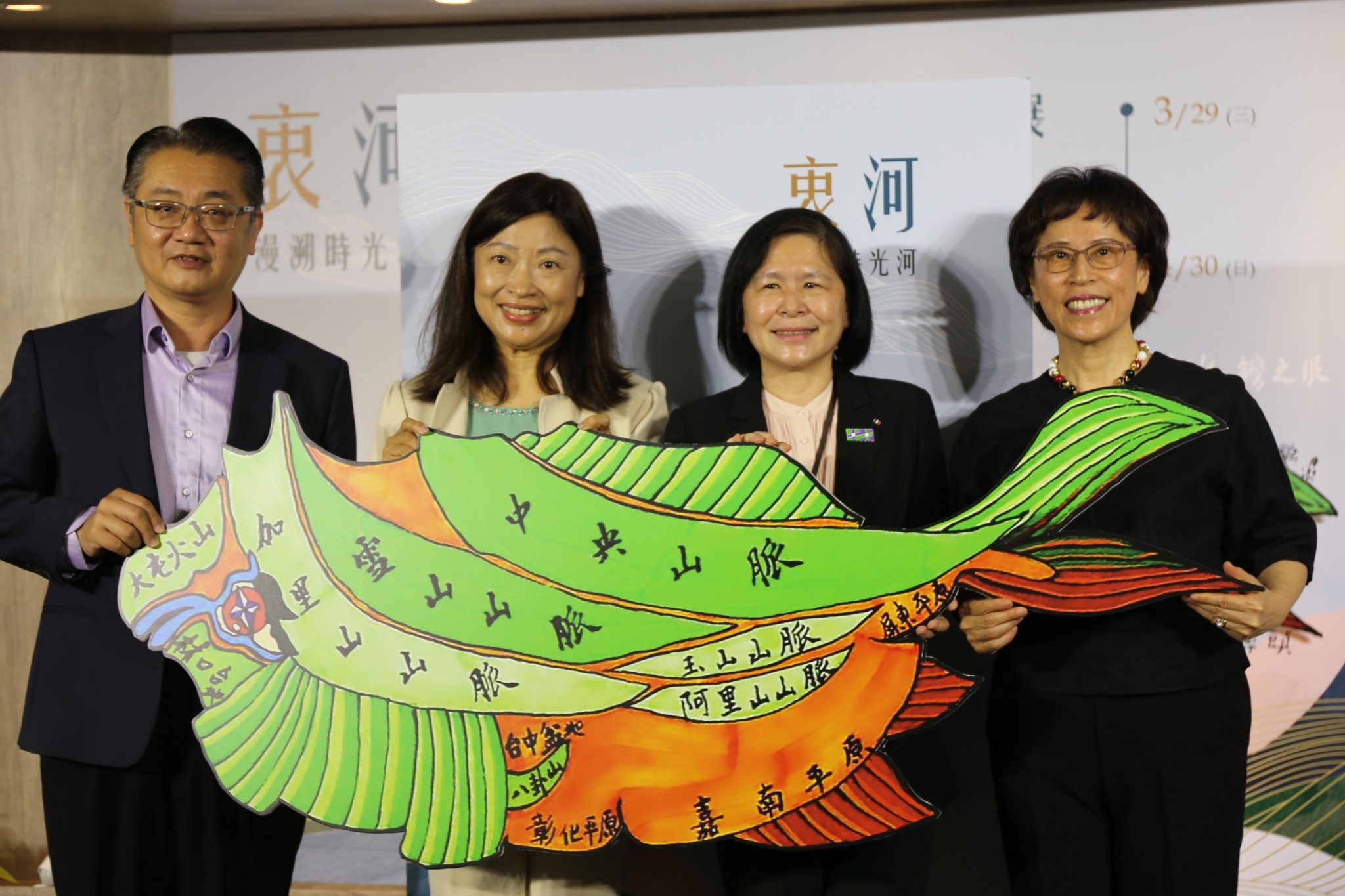 本館與中和高中合辦采風成果展_照1